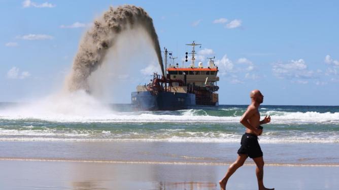 A dredging barge will pump sand back onto the beach around the clock for eight weeks. (Jason O'BRIEN/AAP PHOTOS)